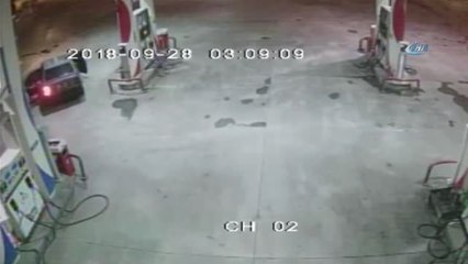 Petrol İstasyonunu Soyan Gaspçılar, Araçlarına Modifiye Yaptırırken Yakalandı... Hırsızlar Kamerada