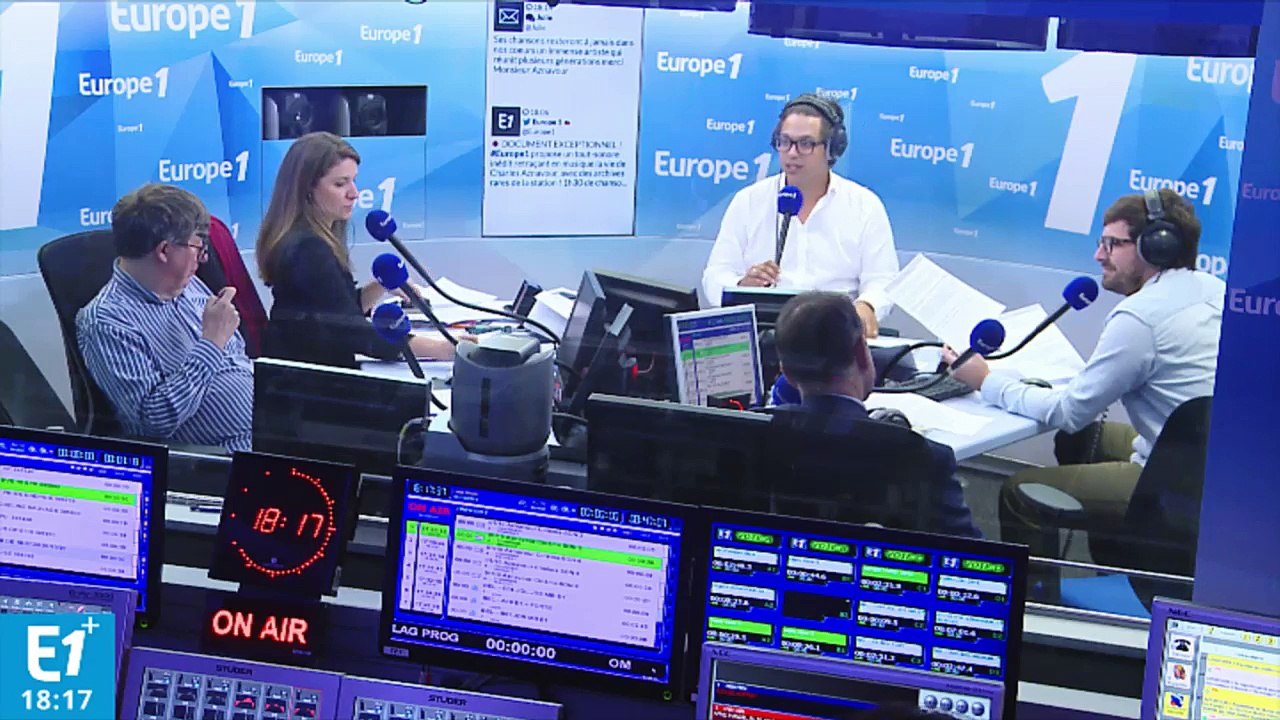 François Hollande raconte son voyage avec Charl...