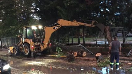 Sakarya'da Etkisini Gösteren Sağanak Yolları Göle Çevirdi