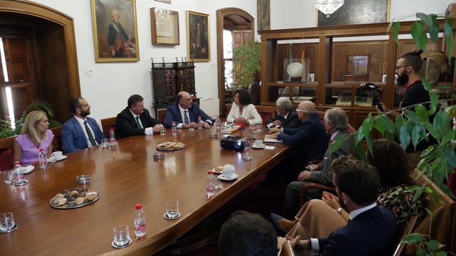 El presidente de Telefónica España destaca la innovación de la UGR en el nuevo modelo digital