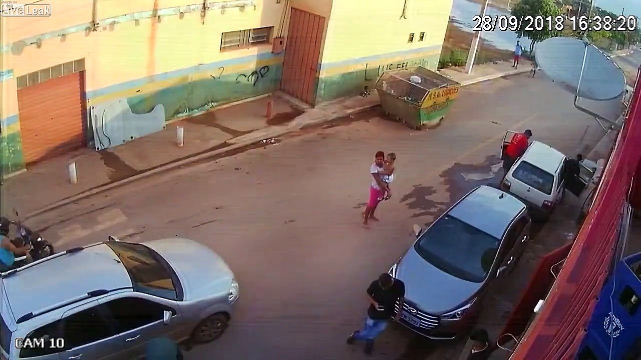 Voler le téléphone d'un policier en civil.. MAUVAISE IDEE