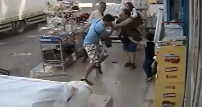 İndirimli Perde Yüzünden Müşteriyi Ayağından Vuran Polis Memuru Açığa Alındı