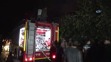 Düzce'de Eve Yıldırım Düştü Yangın Çıktı