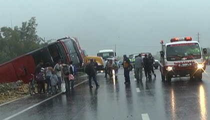 Télécharger la video: Mortal accidente registrado en el cantón Naranjal, provincia del Guayas