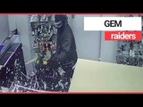 Gang use sledgehammers in jewellery raid | SWNS TV