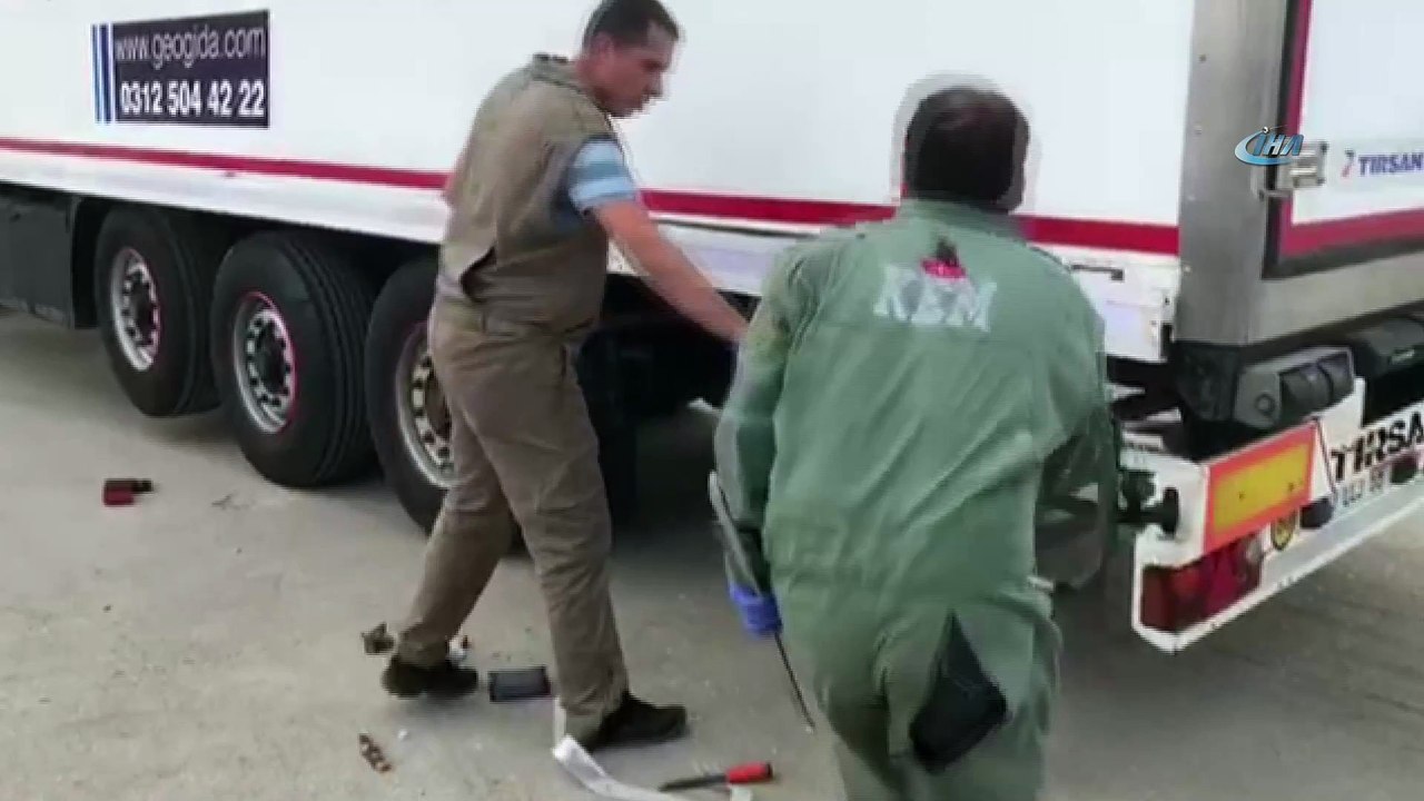 Eroin paketleri üzerine dökülen kuru kahve Şila'ya engel olamadı... Van'da 141 kilo eroin ele geçirildi
