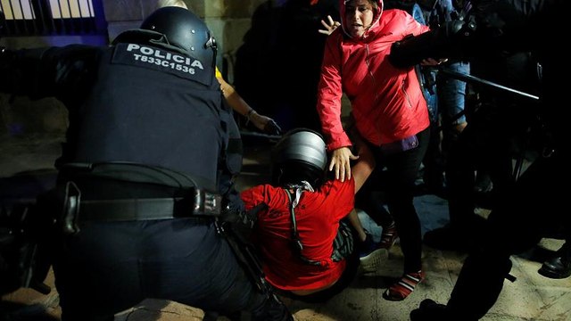 Народ приказывает - правительство подчиняется