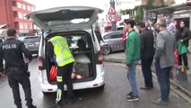 Üsküdar'da Otomobil Otobüs Durağına Daldı: 3 Yaralı