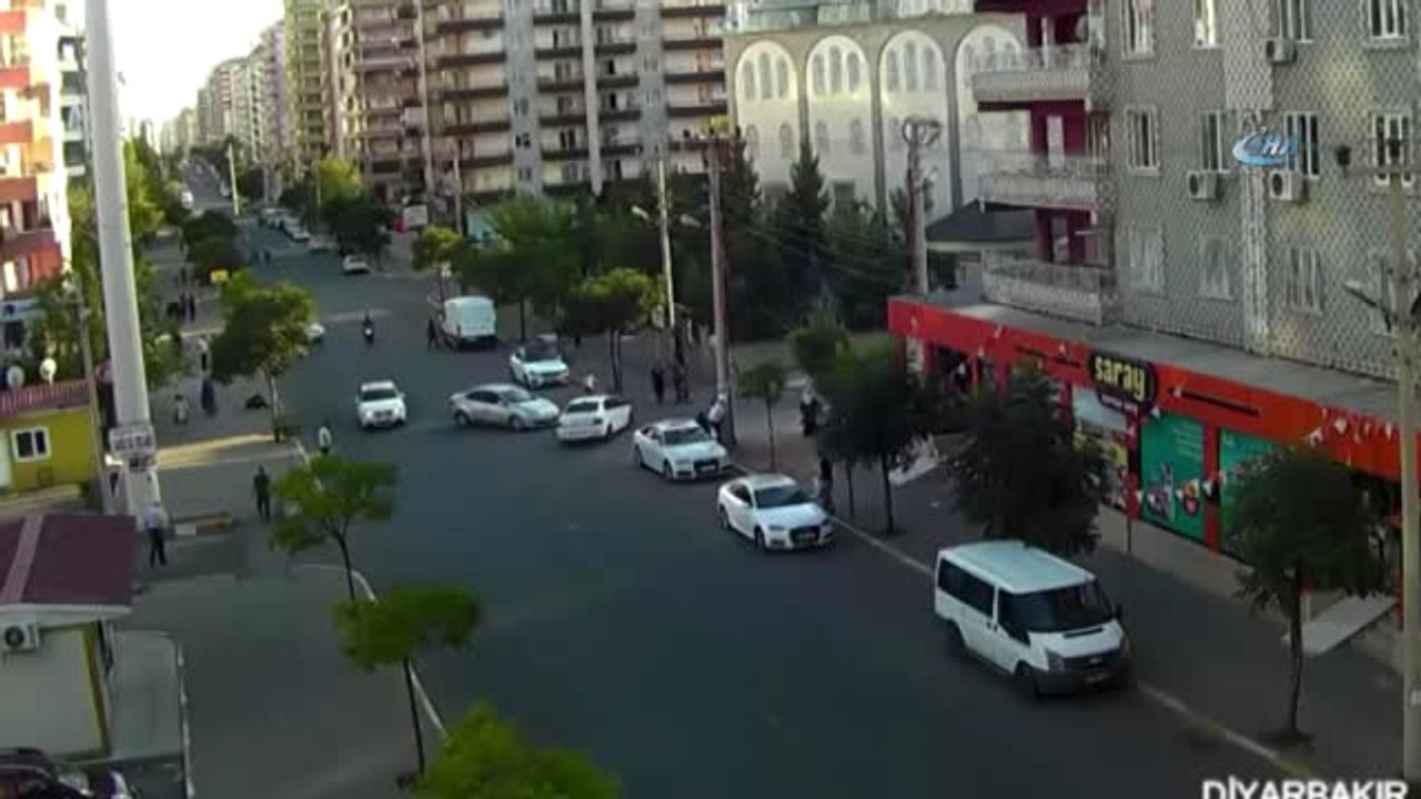 Bebek Arabasıyla Otomobilin Altında Kaldılar.