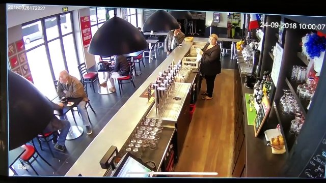 Un cheval s’invite dans un bar à Chantilly (Oise)