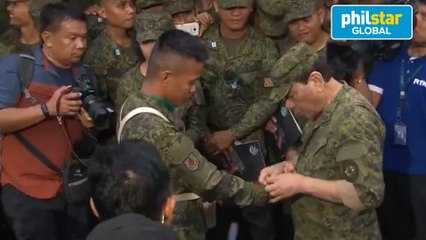 Duterte gives his watch to soldier