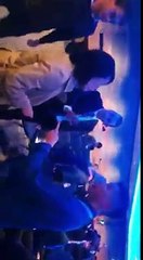 Une journaliste chinoise gifle un étudiant pendant une conférence sur Hong-Kong, en Angleterre