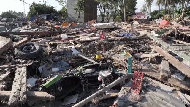 인도네시아 지진 공식 사망자 천 명 넘어서...이재민 고통 가중 / YTN