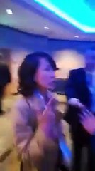 Une journaliste chinoise gifle un étudiant pendant une conférence sur Hong-Kong, en Angleterre