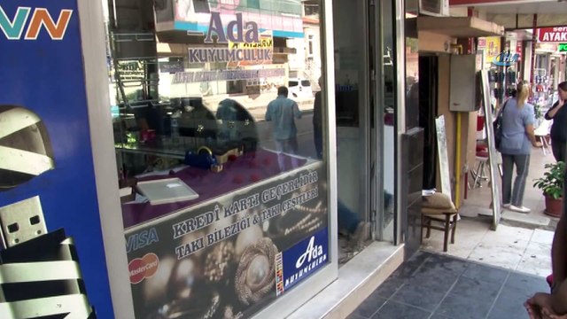 İzmir’de boş daireden duvarı delip kuyumcuyu soydular