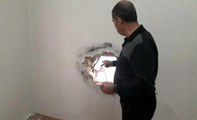 İzmir'de Hırsızlar, Apartman Duvarını Delip Kuyumcudan 1 Kilo Altın Çaldı