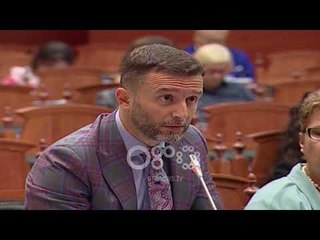 Ora News - Braçe i ankohet Ruçit për Ahmetaj: Prej 5 javësh e kërkoj në interpelancë, tallje Luli