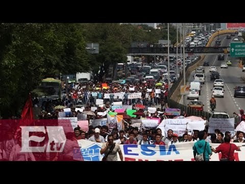 Arriba marcha de estudiantes del IPN a las inmediaciones de la Segob / Excélsior Informa