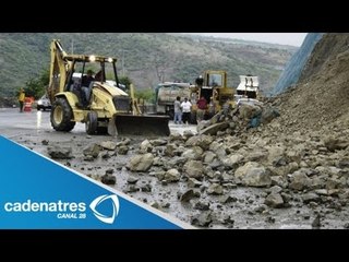 Maquinaría pesada trabaja para rescatar a los damnificados tras el paso de "Manuel" por guerrero