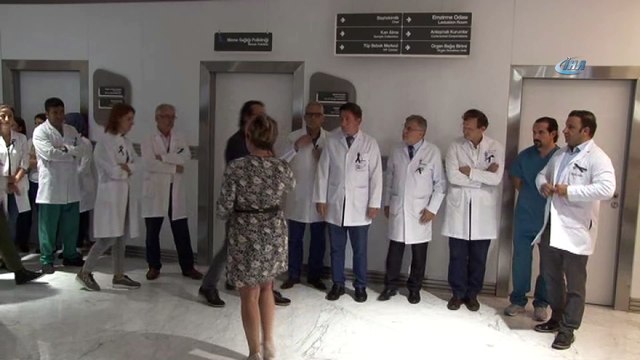 Psikiyatri Uzman Fikret Hacıosman'ın Sağlık Durumuyla İlgili Açıklama Yapan Hastanenin Başhekimi Oğuzcan Cücü;' Yoğun Bakımda Tedavisine Devam Etmekteyiz. Kritik Süreci Devam Etmekte'