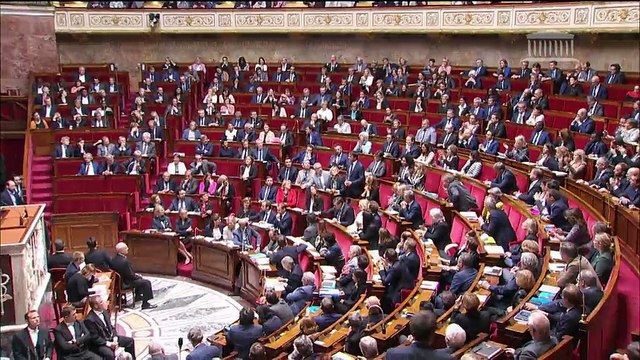 Bon débarras : Manuel Valls hué par La France insoumise lors de ses adieux à l'Assemblée nationale