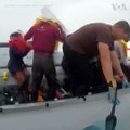 نیروی دریایی ایالات متحده امریکا، مسافران و تیم فنی طیارۀ مکیرونزی را که روز جمعه ۲۸ ماه سپتمبر درون آبهای اقیانوس آرام سقوط کرده بودند، نجات داد.#voasocial