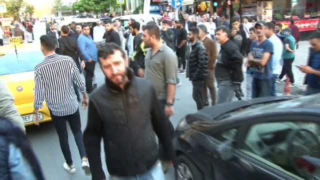 Önce kadını darp etti, sonra aracını vatandaşları üzerine sürdü...Dehşet anları kamerada