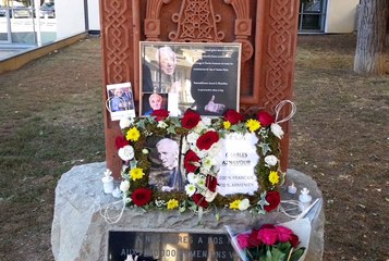 Rassemblement de la communauté arménienne de Gap pour Charles Aznavour