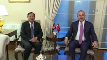 Kamboçya Dışişleri Bakanı Sokhonn: 'Kamboçya demokratik olmayan hiçbir durumu desteklemez. Kamboçya, Türk hükümetinin gösterdiği çalışmaları saygıyla karşılamakta. Biz Türk hükümetinin çabalarını destekliyoruz. Herhangi bir sınır ötesi tehdi