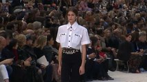 Chanel porta la spiaggia a Parigi