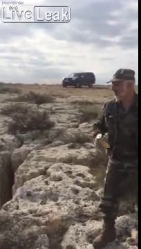 Impossible de jeter une canette dans le vide à cause de la pression de l'air devant la falaise !