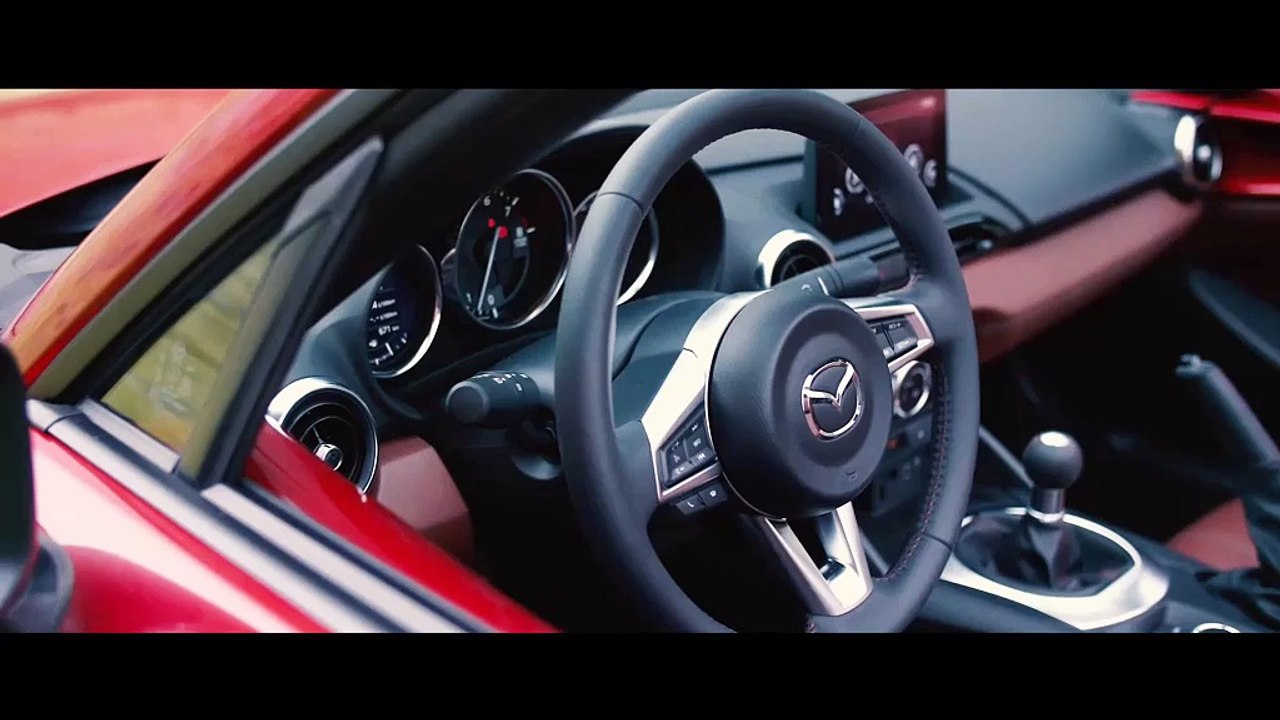 Le petit roadster à toit rigide rétractable Mazda MX-5 RF s'offre des retouches