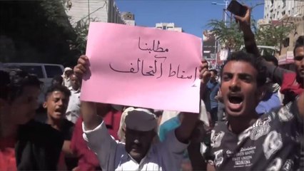 مواطنو تعز يحملون السعودية والإمارات مسؤولية انهيار العملة