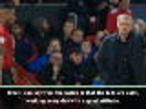 Antonio Valencia backs struggling Mourinho