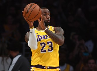 NBA - Pré-saison : LeBron, un gros dunk mais un revers !