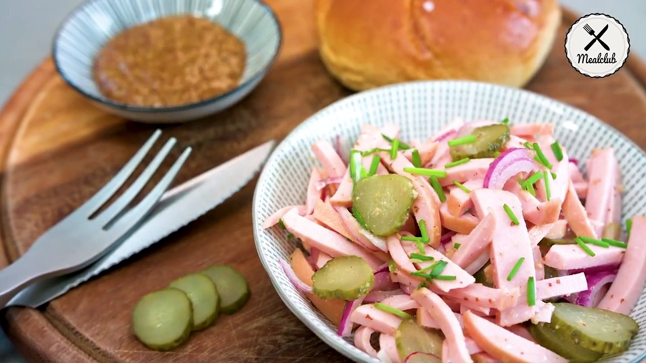 Eine der wenigen Sachen, die wir aus der Grill- und Sommerzeit mitnehmen, ist dieser unglaublich leckere Wurstsalat! ZUM REZEPT 
