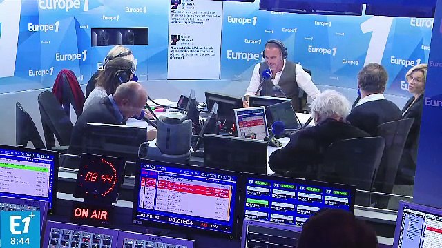 Emmanuel Macron à Gérard Collomb suite à sa démission : 71 ans, c'est un peu tard pour une crise d'adolescence ! (Canteloup)