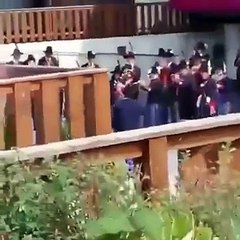 Müzikle çivi çakmak