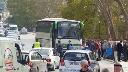 Pa Koment - Autobusi aksidenton burrë e grua - Top Channel Albania - News - Lajme