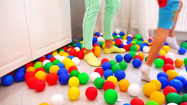 Nikita Pretend Play with Balls - Kids ride on toy cars and play with Mom