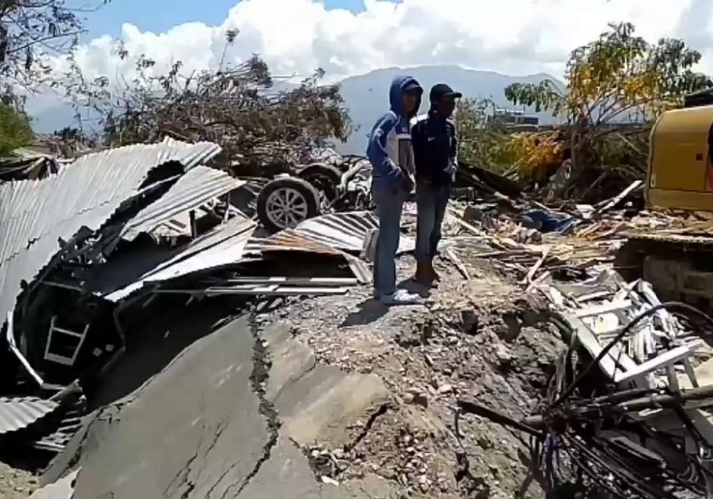 Indonesian Red Cross Workers Continue to Support Sulawesi Island as Tsunami Death Toll Climbs