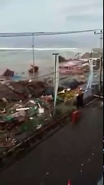 Palu Tsunami - He shouted for people to run away