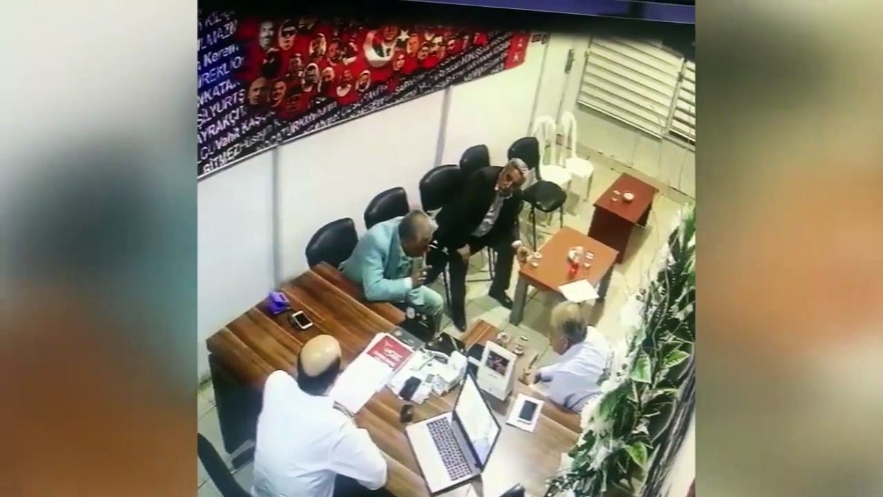 AK Partili başkan, AK Partili başkana silah çekti