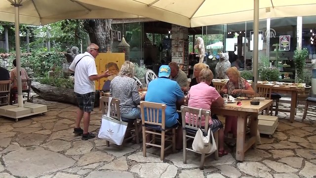 Düğmeli evler turistlerden ilgi görüyor - ANTALYA