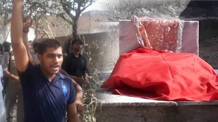 आगरा में देवी की प्रतिमा खंडित करने पर बवाल, पुलिस के साथ पहुंचे हिंदु संगठनों के लोग