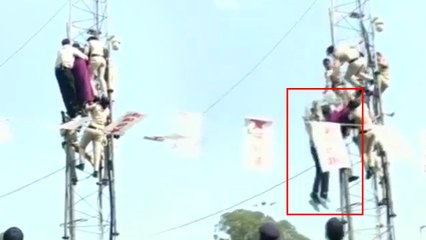 VIDEO: 100 फीट टावर पर चढ़ी आशा कार्यकर्ता नीचे गिरी, गुस्‍साई महिलाओं ने पुलिसवालों को पीटा
