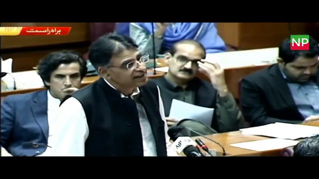 PM Imran seen running inside National Assembly - Pakistan Today