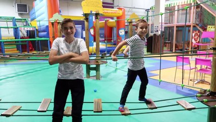 Cache-cache dans un Parc Indoor ! (Gulli Parc)