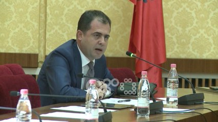 Ora News - Vettingu, opozita s'ia ka besën mazhorancës: Duam kopje të materialit që nisët në Venecia