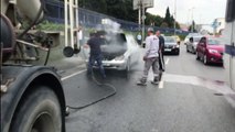 Motorundan Dumanlar Yükselen Araca, Beton Mikseri Müdahale Etti